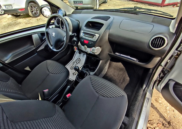 Peugeot 107 cena 18950 przebieg: 167000, rok produkcji 2014 z Trzebiatów małe 407